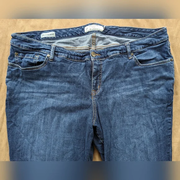 Torrid Denim Relaxed Boot Jeans! Size 24R - Picture 2 of 6